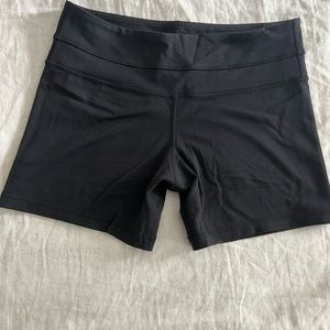Lululemon short bike shorts